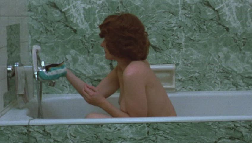 Delphine Seyrig - Jeanne Dielman, 23 quai du Commerce, 1080 Bruxelles (1975)