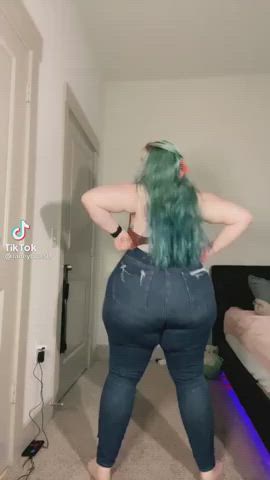 TikTok BBW thot with ultra wide hips