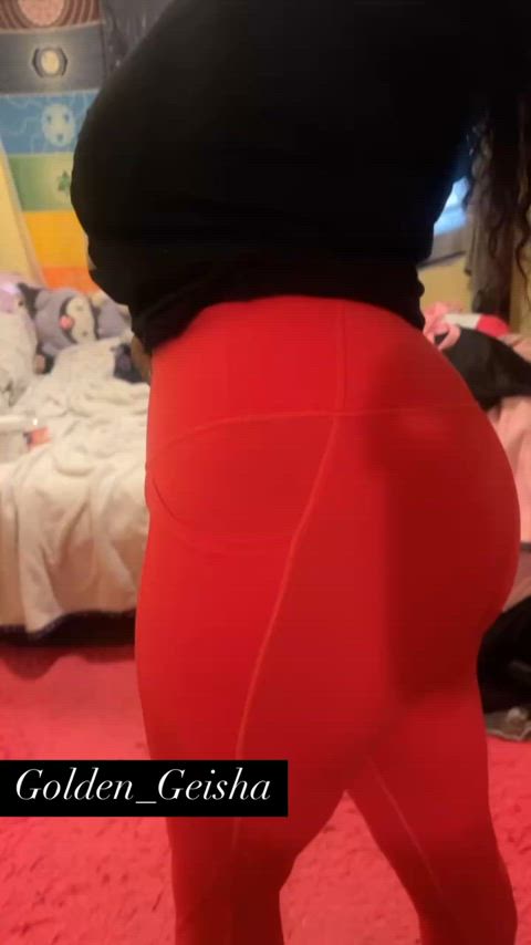 Tight thick yoga ass 🍑