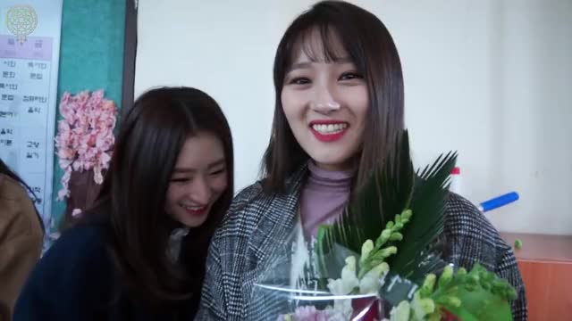 SuA and Siyeon laughing