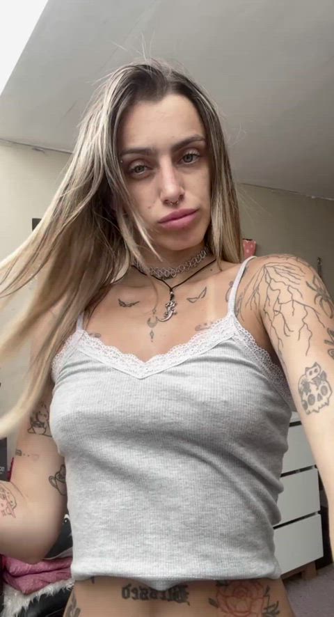 Average Argentinian girl with natural pierced titties