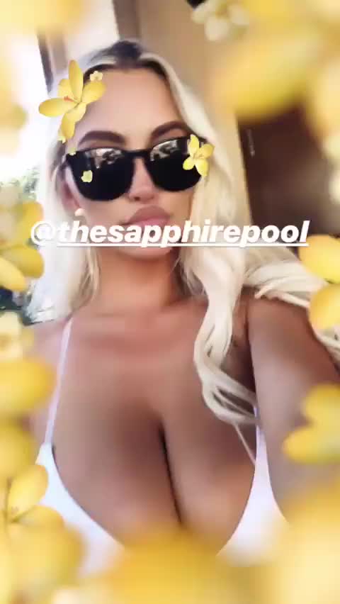 Lindsey Pelas