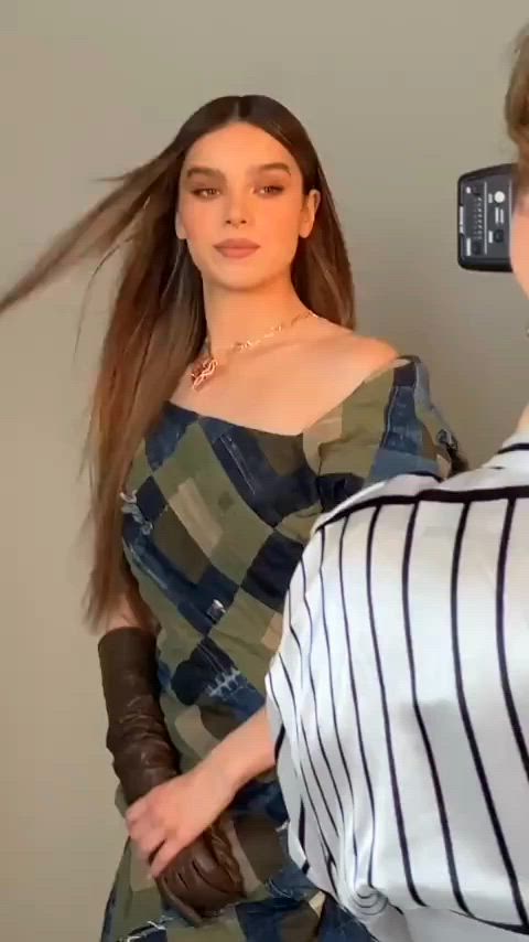 celebrity hailee steinfeld photoshoot gif