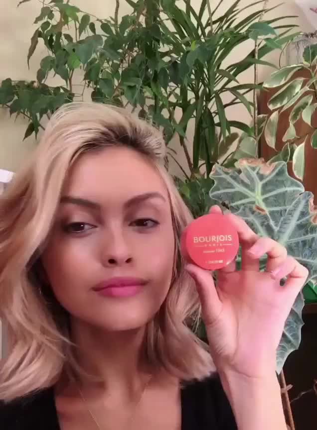 Sarah Ellen Cute Wink