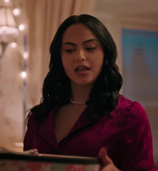 Camila Mendes