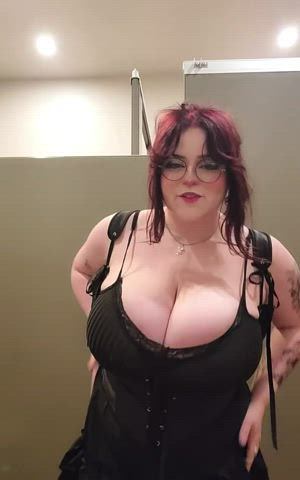 Her heavy goth milkers almost snap her bra!!!