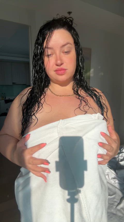 i love revealing my tits after a hot shower 🥰