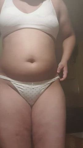 Doesn't my body look cute in white? (F19)