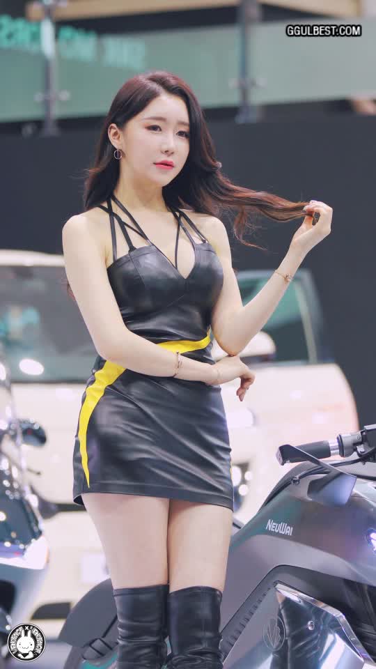 Racing Model Min Chaeyun Sleeveless Dress .gif