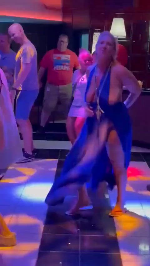 big tits dancing flashing milf public tits white girl curvy-chicks gif