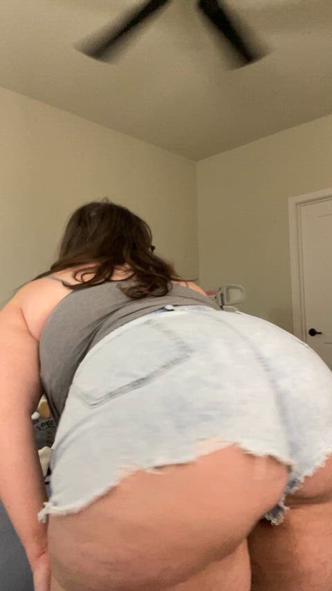 Big booty cutie