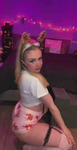 big ass blonde christmas small nipples step-daughter step-sister teen twerking gif