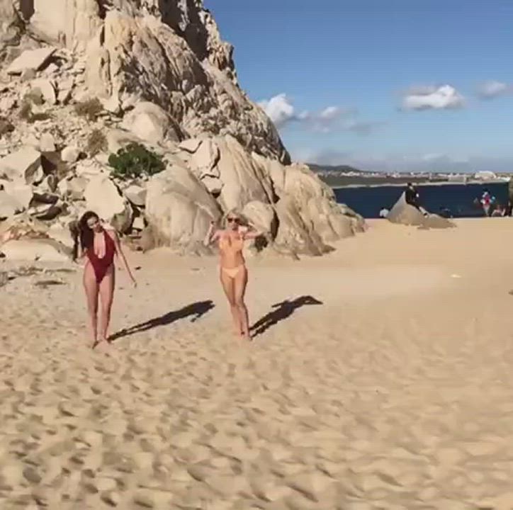 Bouncing Tits Summer Breeze gif