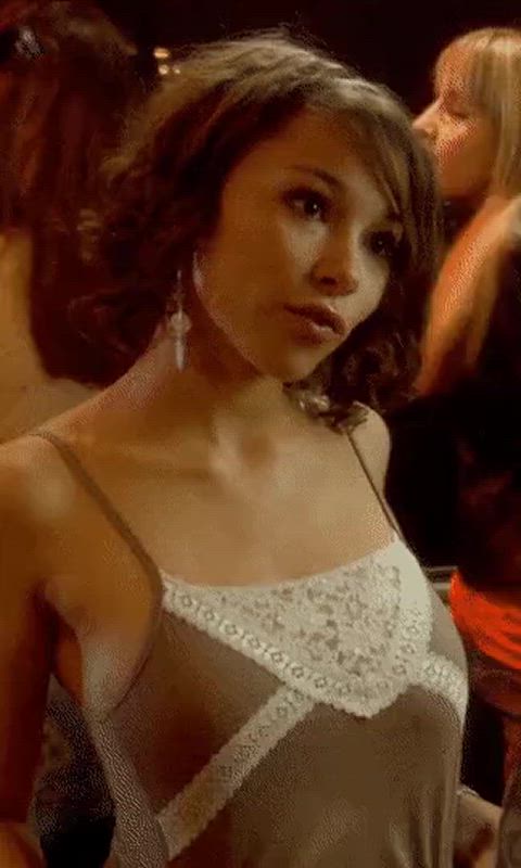 Jessica Parker Kennedy flashing in Black Sails