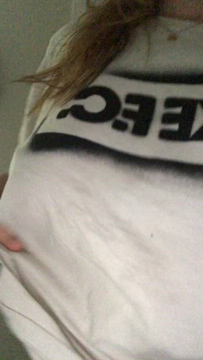First titty [drop] for you guys!