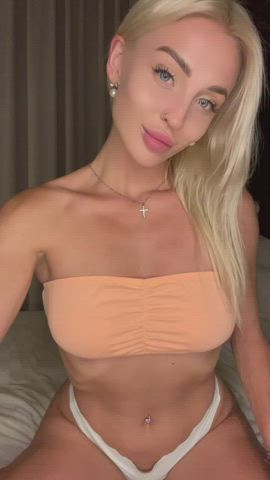 Blonde shakes her boobs