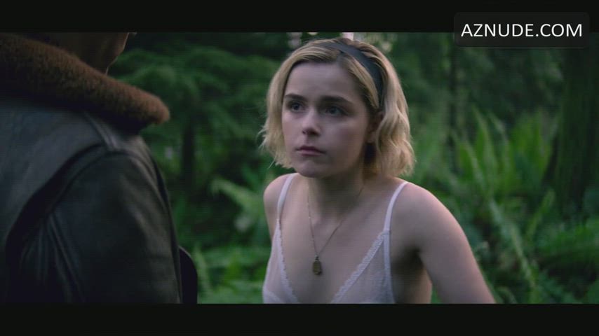 Kiernan Shipka - Chilling Adventures of Sabrina [1x02]