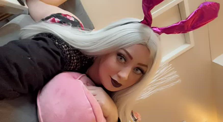 amateur blonde bunny goth homemade innies puffy pussy upskirt cam-girls innie gif