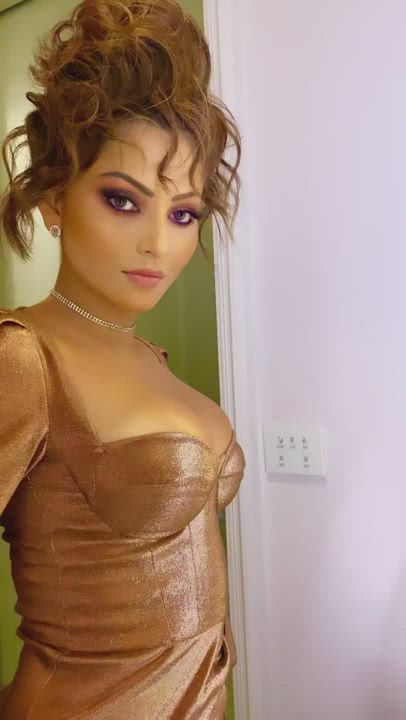 Boobs Cleavage Indian gif