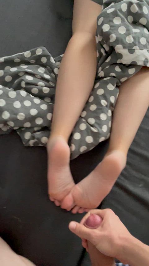 Cum on ex gf‘s soles