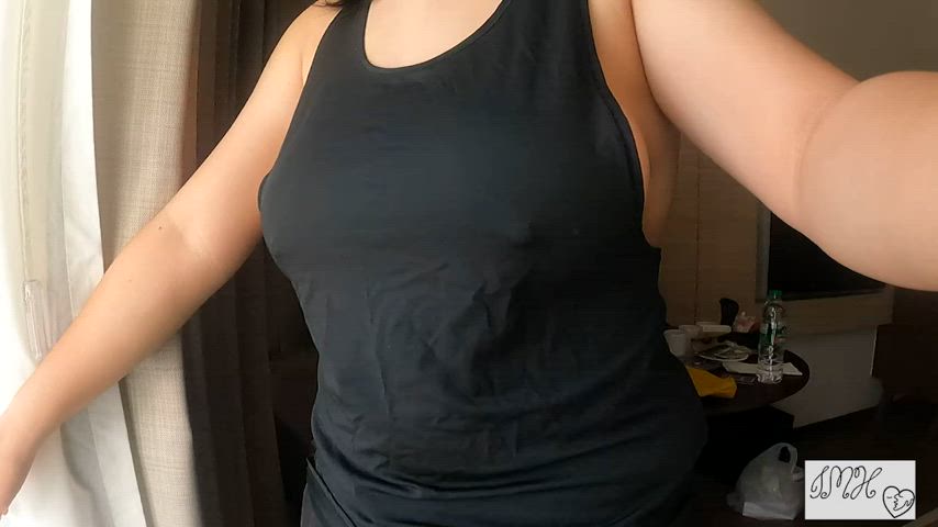 braless tease~