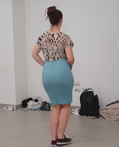 amateur big ass dancing homemade skirt gif