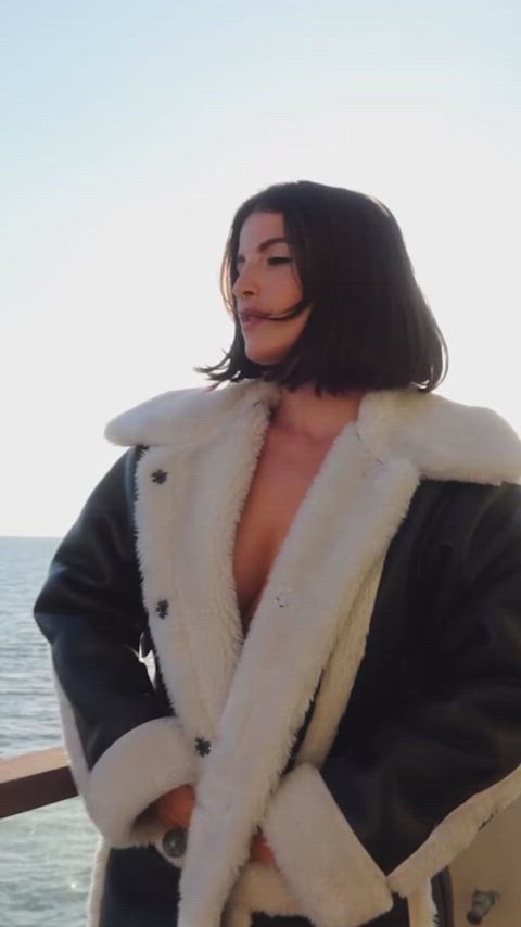 babe beach beautiful boobs braless busty latina onlyfans tease tiktok just-boobs