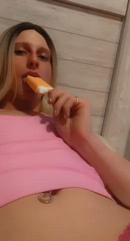 Wish someone could lick the ice cream of my clitty ??