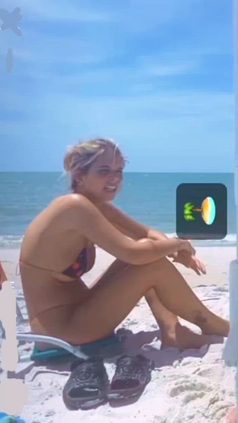 beach bikini sideboob stomach gif