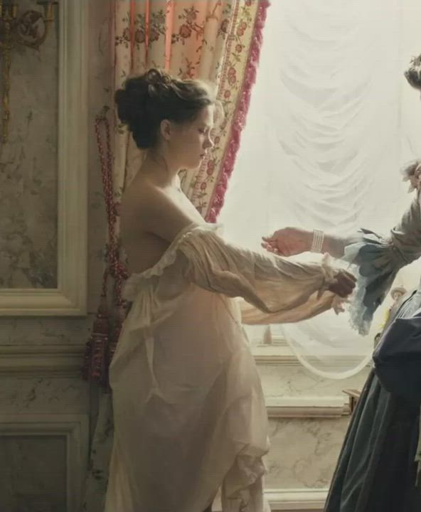 Léa Seydoux - Gorgeous plot reveal in 'Farewell, My Queen'