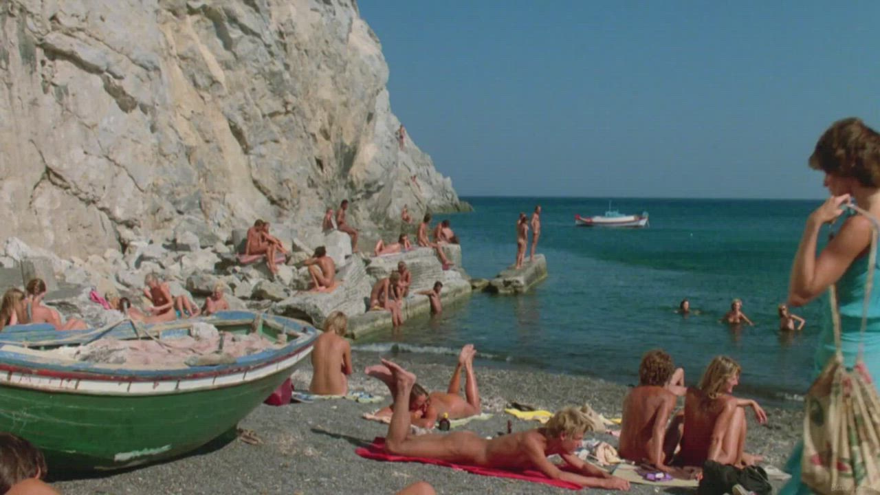 Lina &amp; Michael arrives at this greek beach (Valérie Quennessen &amp;