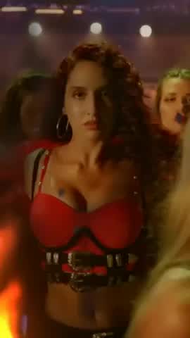 Ahhhh Nora Fatehi as Red Velvet Cake ? (old video)