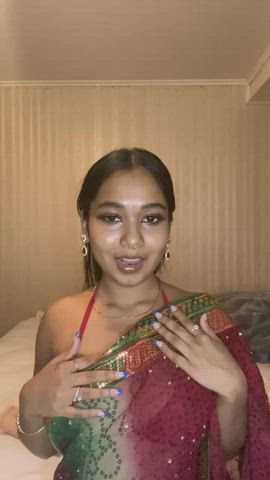 Petite Indian ready to masturbate in a saree 😉