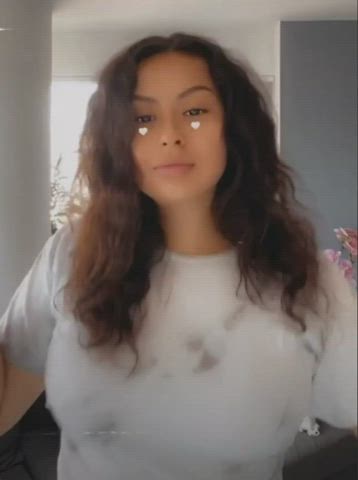 Big bouncing tits under a shirt