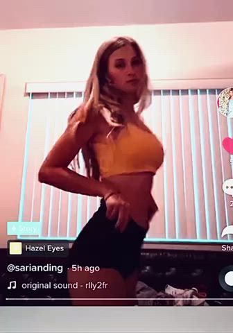 Babe Blonde Jerk Off TikTok gif