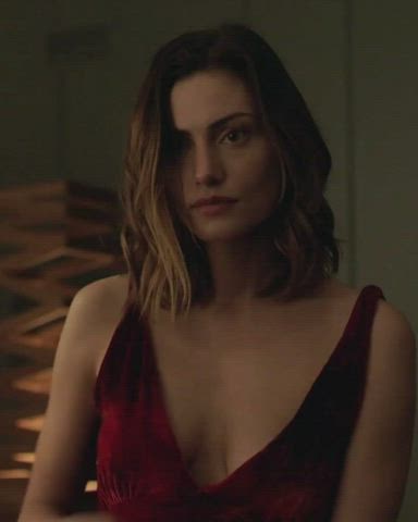 australian phoebe tonkin topless gif