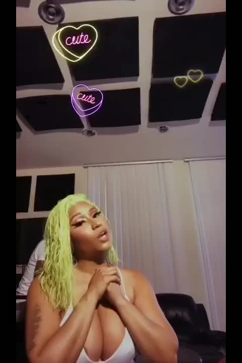 Nicki Minaj gif