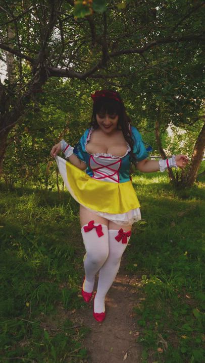 Snowhite's huge boobs bouncing while walking Aili Winter