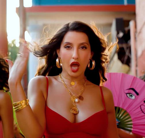 Nora Fatehi jiggles.