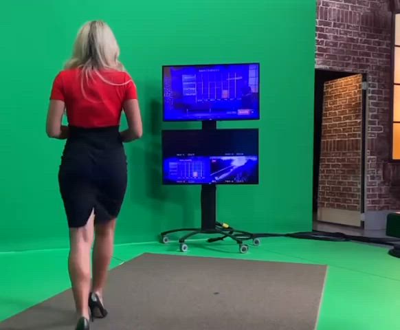 lindsey nance red_dress_blackpencilskirt_lean_posing