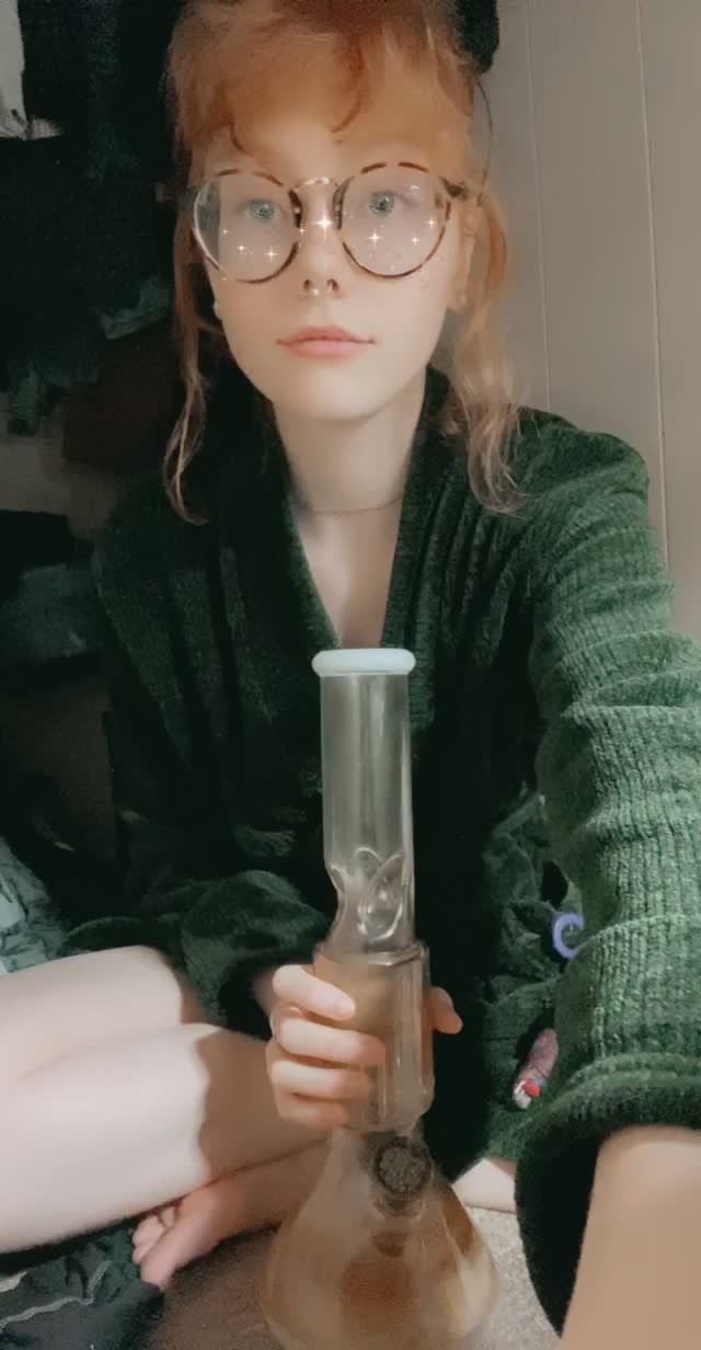 Hi [f]riends! Just smoking and playing so I can sleep ??