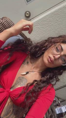 australian cleavage cute glasses lips perky tattoo turkish gif