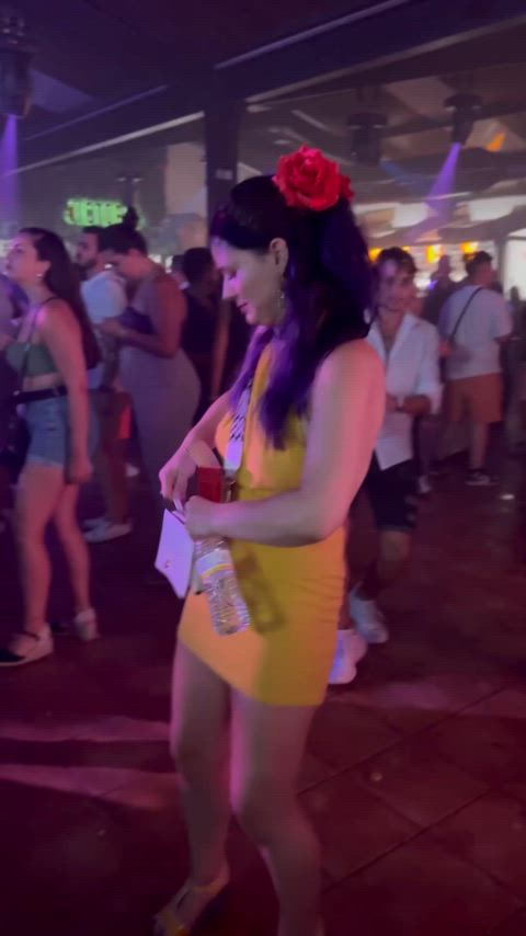 Having fun at the clubs in my yellow dress and heels, think they enjoyed the view?