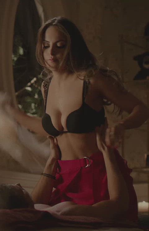 bed big tits bra brunette celebrity elizabeth gillies seduction softcore celebs sexy-lingerie