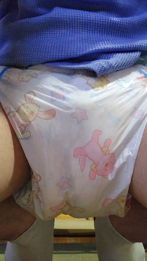 Woke up in my already wet diaper and had really had to go. I love wetting my diaper!