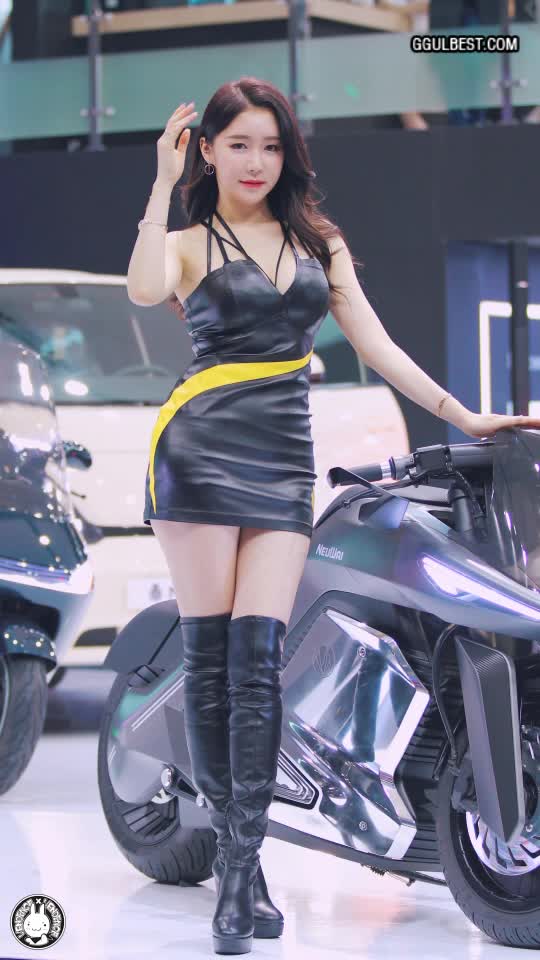 Racing Model Min Chaeyun Sleeveless Dress .gif