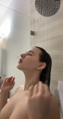 I’m a fun shower buddy ;)