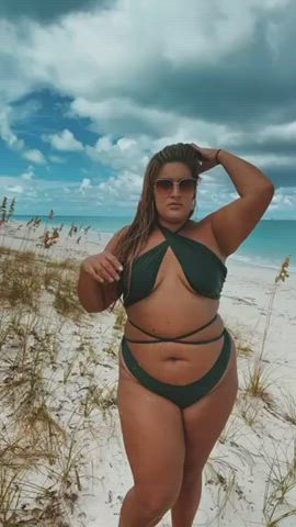 beach bikini chubby latina women-of-color gif
