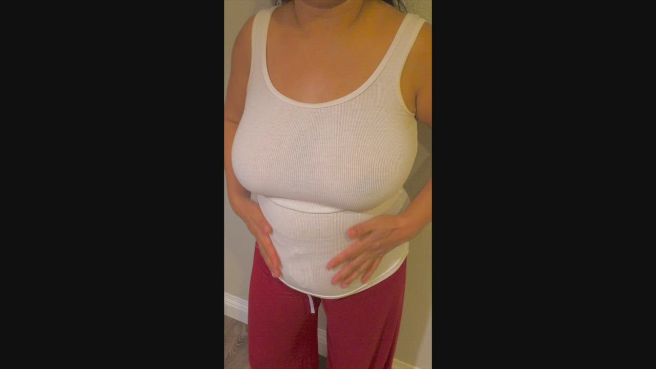 Bouncing Tits Huge Tits Titty Drop gif