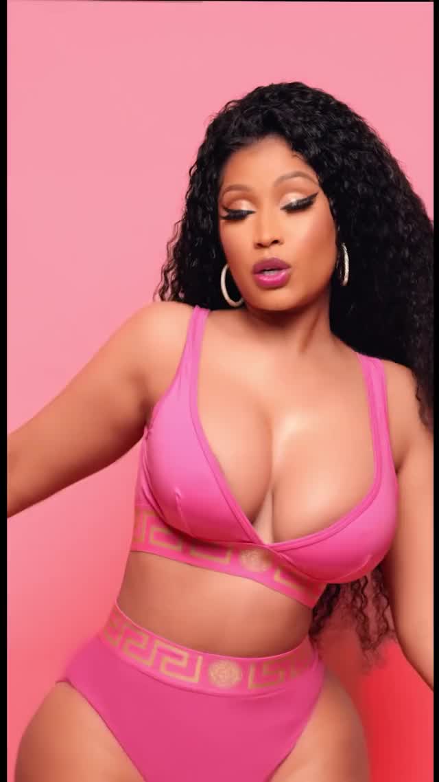 nicki wobble jiggle 6